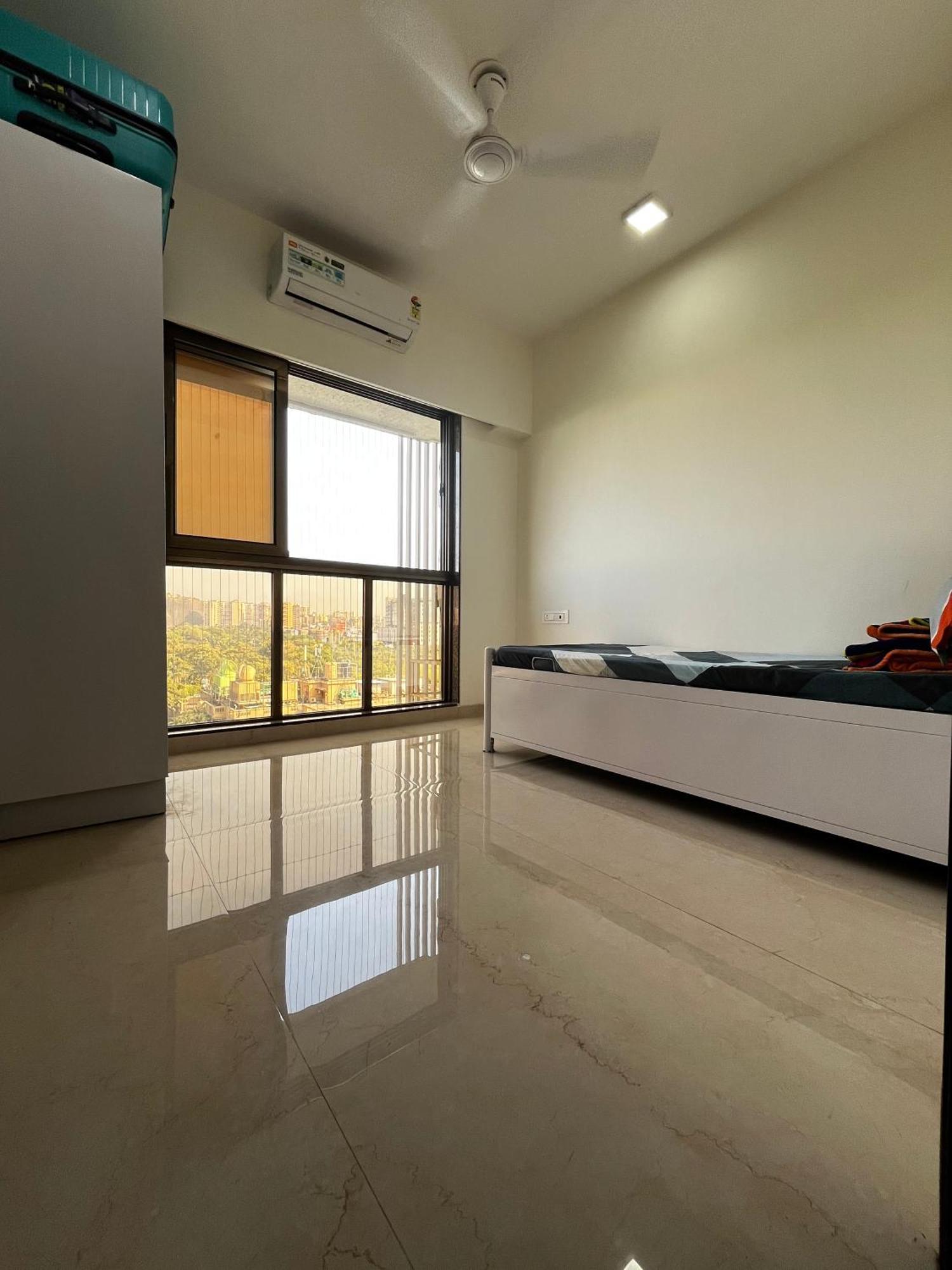 Shared Room In Apartment Building In Upper Juhu Mumbai Exterior photo